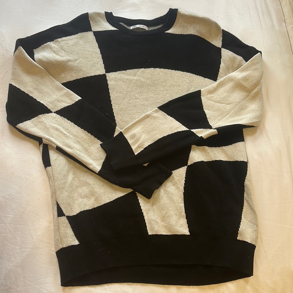 Zara men’s black and white sweater size large